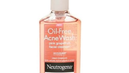Hướng dẫn sử dụng sữa rửa mặt đúng cách sua-rua-mat-Neutrogena-Oil-Free-Acne-Wash-Facial-Cleanser-Pink-Grapefruit