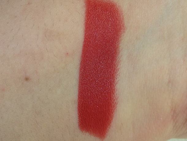 Son Loreal Collection Exclusive - Eva's Pure Red 403 LOreal-Evas-Red-Colour-Lipstick-swatches