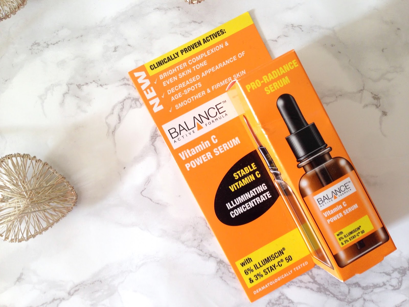 Tại Sao Một Số Người Dùng Serum Vitamin C Bị Vàng Tay? Tại Sao Một Số Người Dùng Serum Vitamin C Bị Vàng Tay?