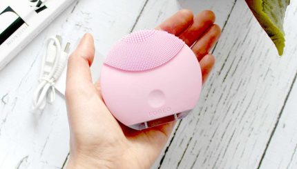 So S&aacute;nh Nhanh M&aacute;y Rửa Mặt Foreo Luna Mini 2 V&agrave; Foreo Luna 2