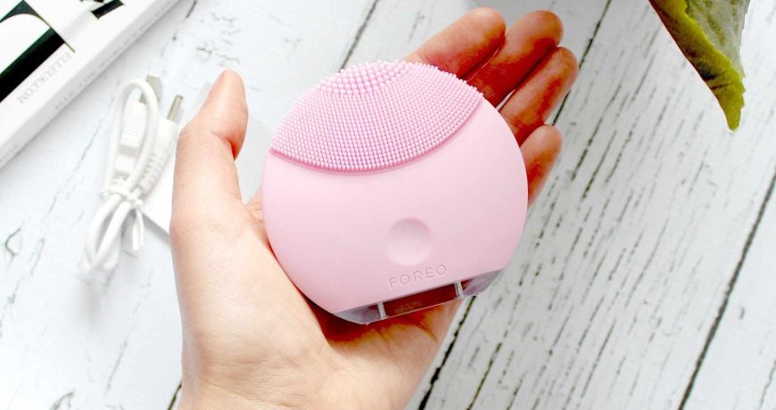 So S&aacute;nh Nhanh M&aacute;y Rửa Mặt Foreo Luna Mini 2 V&agrave; Foreo Luna 2