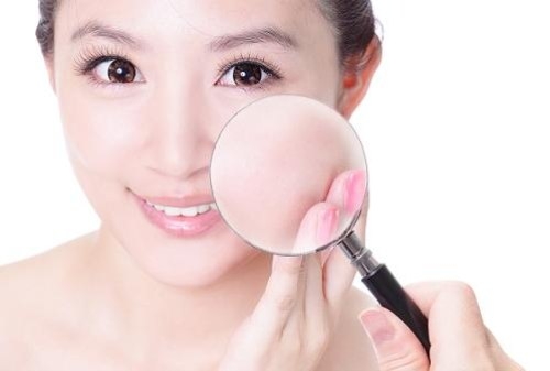 4 Mẹo Trang Điểm giúp "giấu nhẹm" lỗ chân lông Hoàn Hảo!