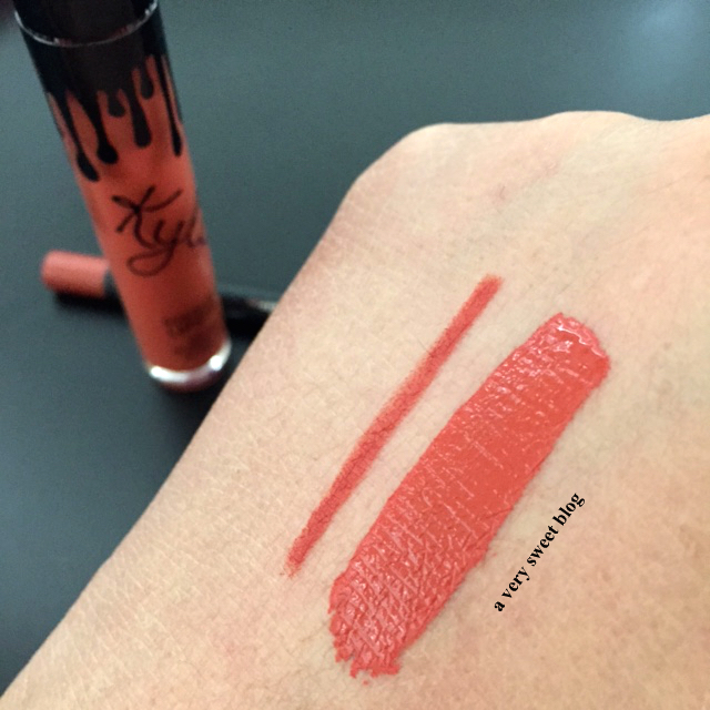 Set Son Kem KYLIE JENNER Matte Liquid Lipstick + Chì kẻ viền môi Lip Liner - 22 Set Son Kem KYLIE JENNER Matte Liquid Lipstick + Chì kẻ viền môi Lip Liner - 22 - Ảnh 3