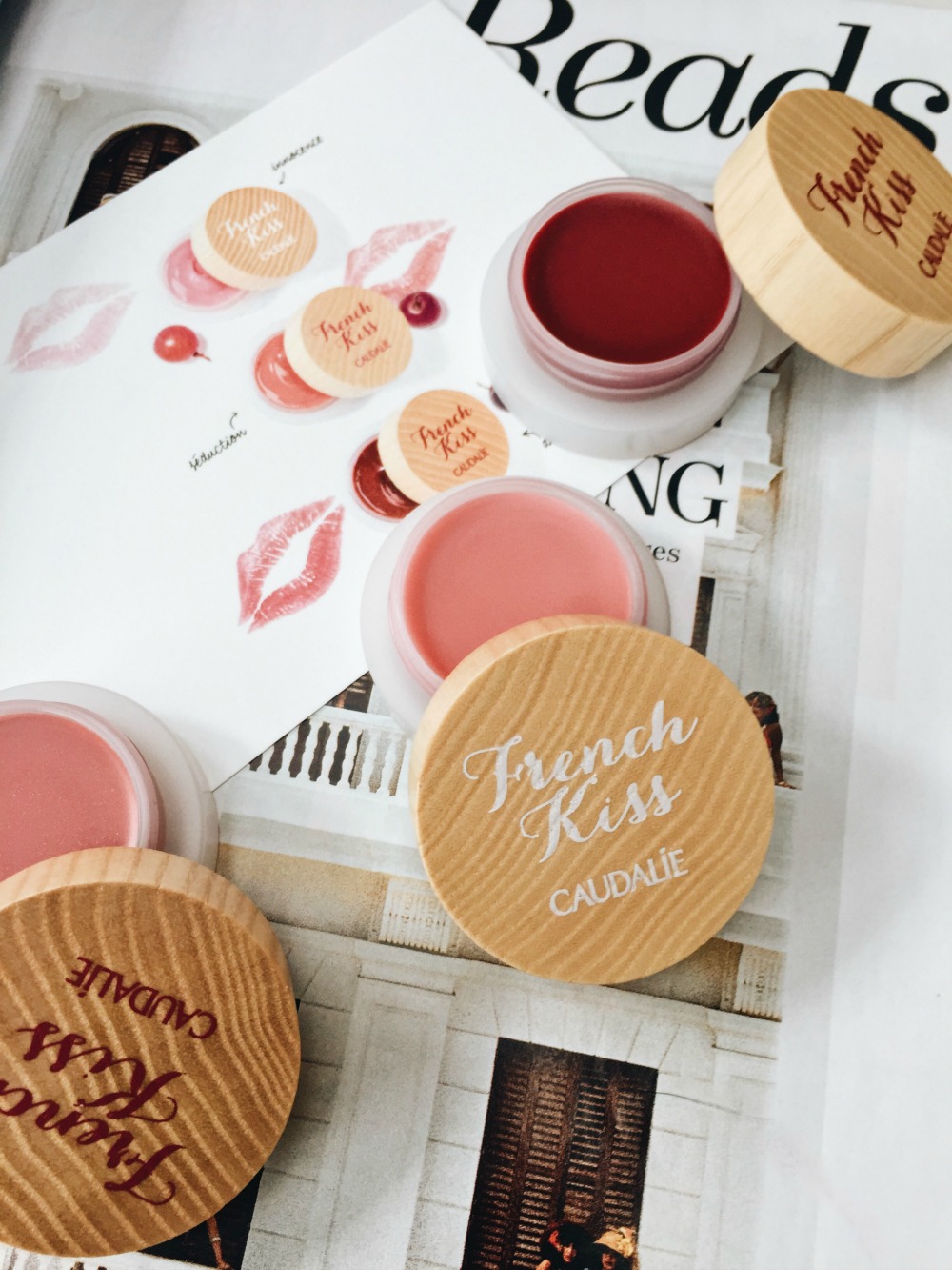 son-duong-moi-co-mau-caudalie-frech-kiss