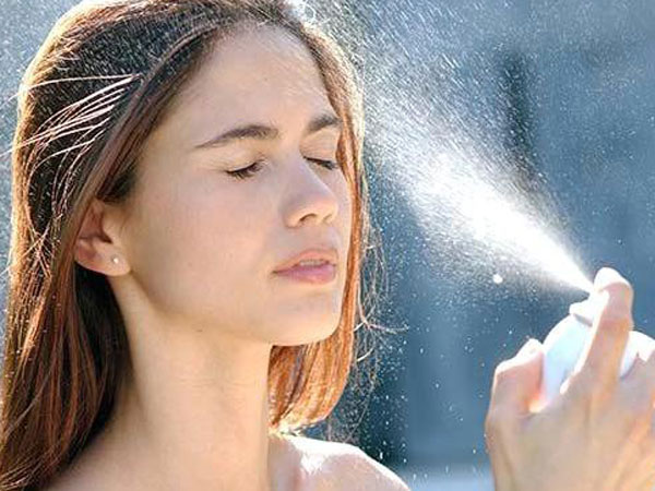 Hóa Giải Những Hiểu Lầm Về Xịt Khoáng hoa-giai-nhung-hieu-lam-ve-xit-khoang-ban-da-biet-chua