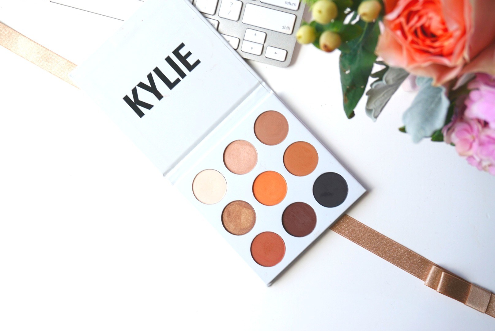 su-bo-toi-tap-cua-kylie-cosmetics-haul