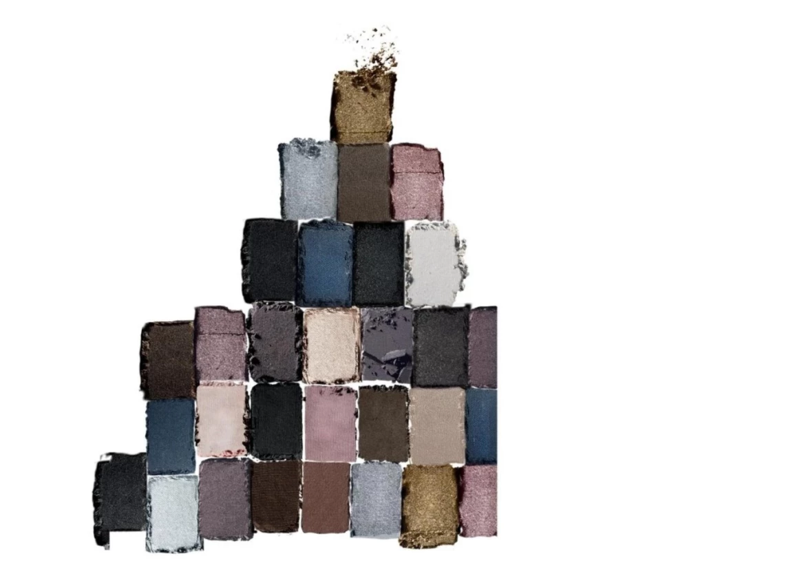 Bảng phấn mắt Maybelline New York The Nudes Palette 9g (Tông lạnh) https://mint07.com/wp-content/uploads/2018/01/Bang-Phan-Mat-Maybelline-New-York-The-Nudes-Palette-Tong-Lanh-Swatch-5.png