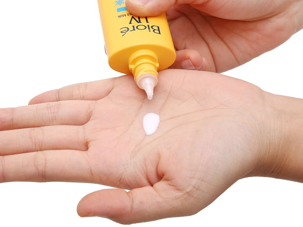 Kem Chống Nắng Biore Perfect Block Milk Cool SPF 50