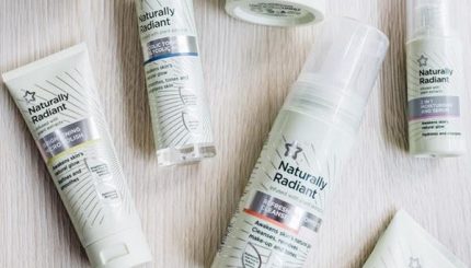 cham-soc-lan-da-toan-dien-voi-naturally-radiant