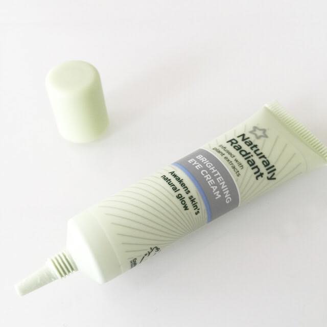 cham-soc-lan-da-toan-dien-voi-naturally-radiant