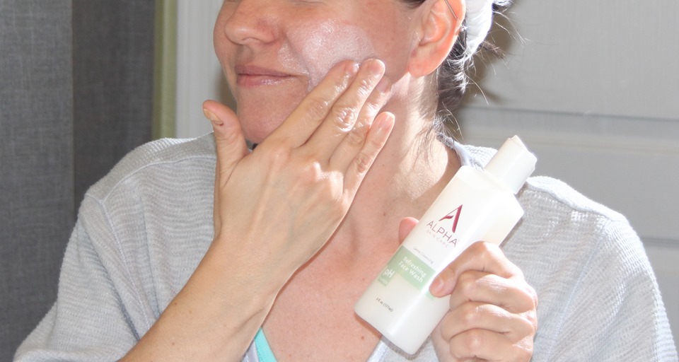 review-sua-rua-mat-alpha-refreshing-face-wash