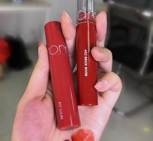 Swatch Review 2 Son Bóng Nổi Như Cồn Từ Nhà Romand swatch-review-2-son-bong-noi-nhu-con-tu-nha-romand