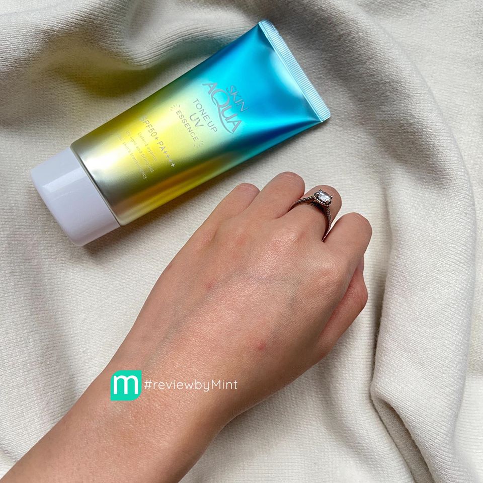 so-sanh-2-kem-chong-nang-skin-aqua-tone-up