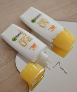 Kem chống nắng Garnier Light Complete Super UV Matte SPF 50+ 30ml