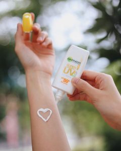Kem chống nắng Garnier Light Complete Super UV Matte SPF 50+ 30ml