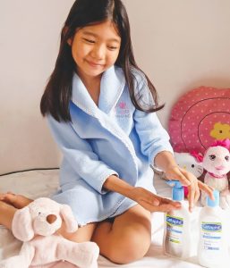 Dưỡng Thể Cetaphil Pro AD Derma Skin Restoring Moisturizer 295ml