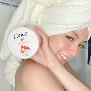 Tẩy Da Chết Toàn Thân Dove - Pomegranate Seeds & Shea Butter 298g