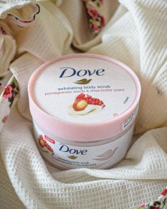 Tẩy Da Chết Toàn Thân Dove - Pomegranate Seeds & Shea Butter 298g