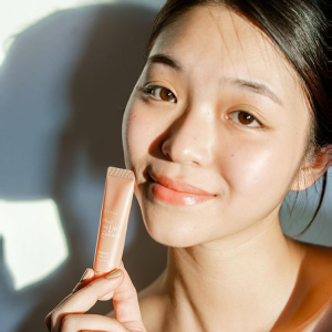 Son Dưỡng Cấp Ẩm Senka Perfect Aqua Lip Essence 10g
