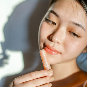 Son Dưỡng Môi Senka Perfect Aqua Lip Balm 4.5g