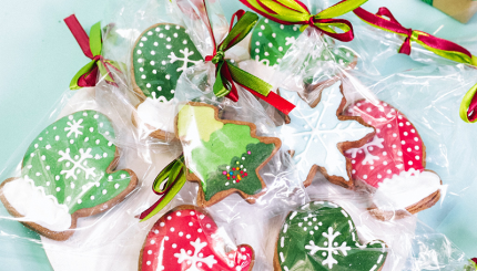 SANTA MINT TẶNG BÁNH NOEL CẢ ONLINE VÀ OFFLINE