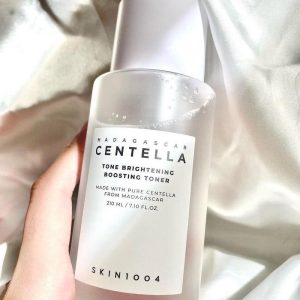 Nước Hoa Hồng Skin1004 Madagascar Centella Tone Brightening Boosting Toner 210ml Nước Hoa Hồng Skin1004 Madagascar Centella Tone Brightening Boosting Toner 210ml