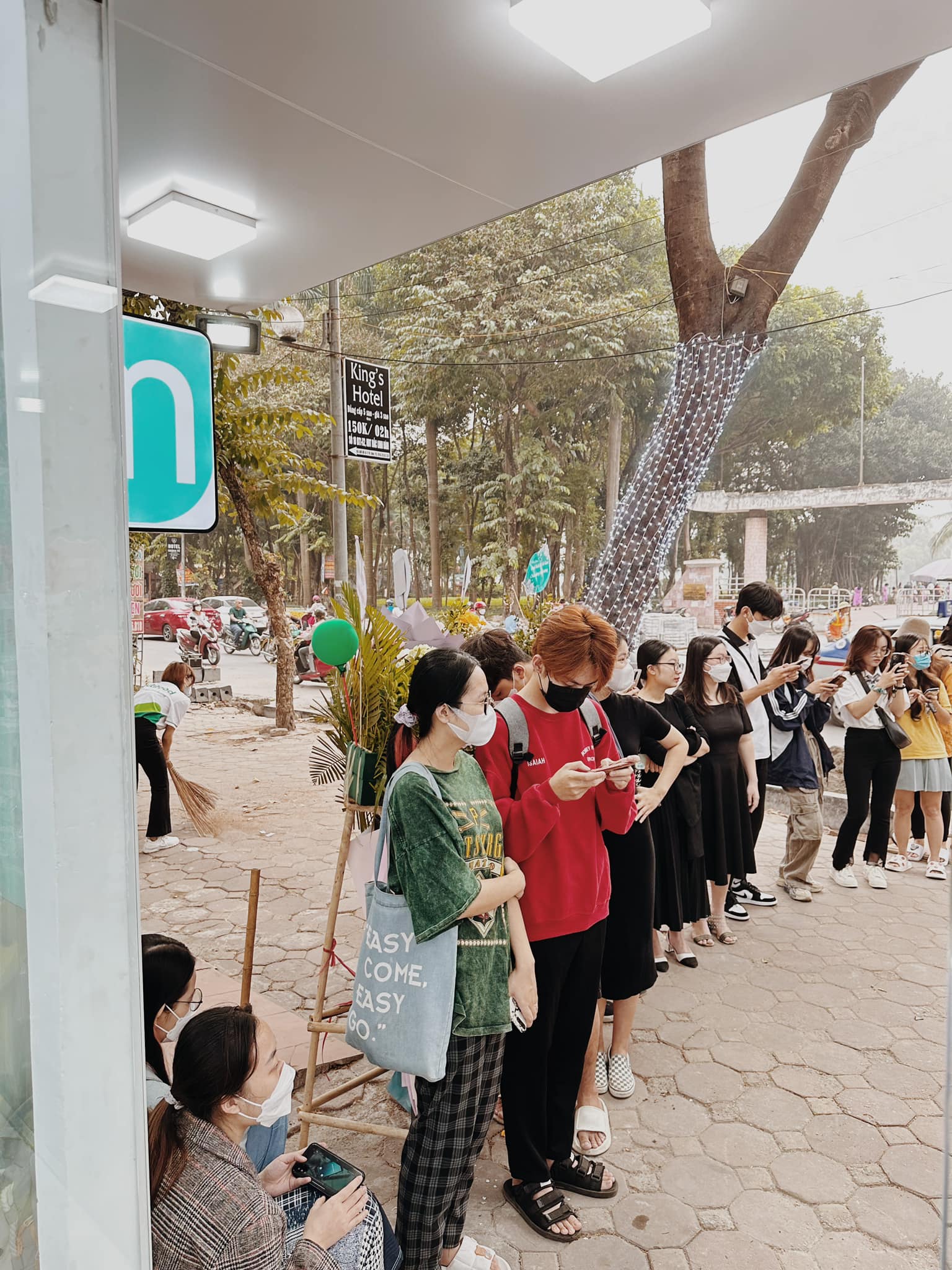 Không Khí Ngày Đầu Khai Trương Mint Linh Đàm Không Khí Ngày Đầu Khai Trương Mint Linh Đàm