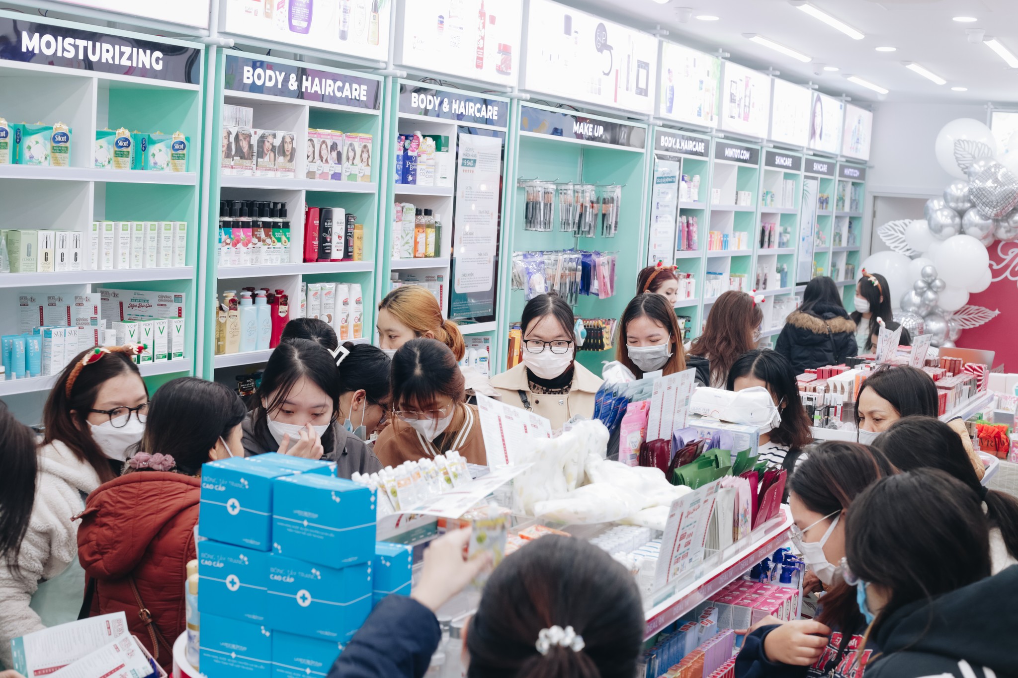 Không Khí Hân Hoan Trong Ngày Khai Trương Đầu Tiên Mint Đội Cấn Không Khí Hân Hoan Trong Ngày Khai Trương Đầu Tiên Mint Đội Cấn