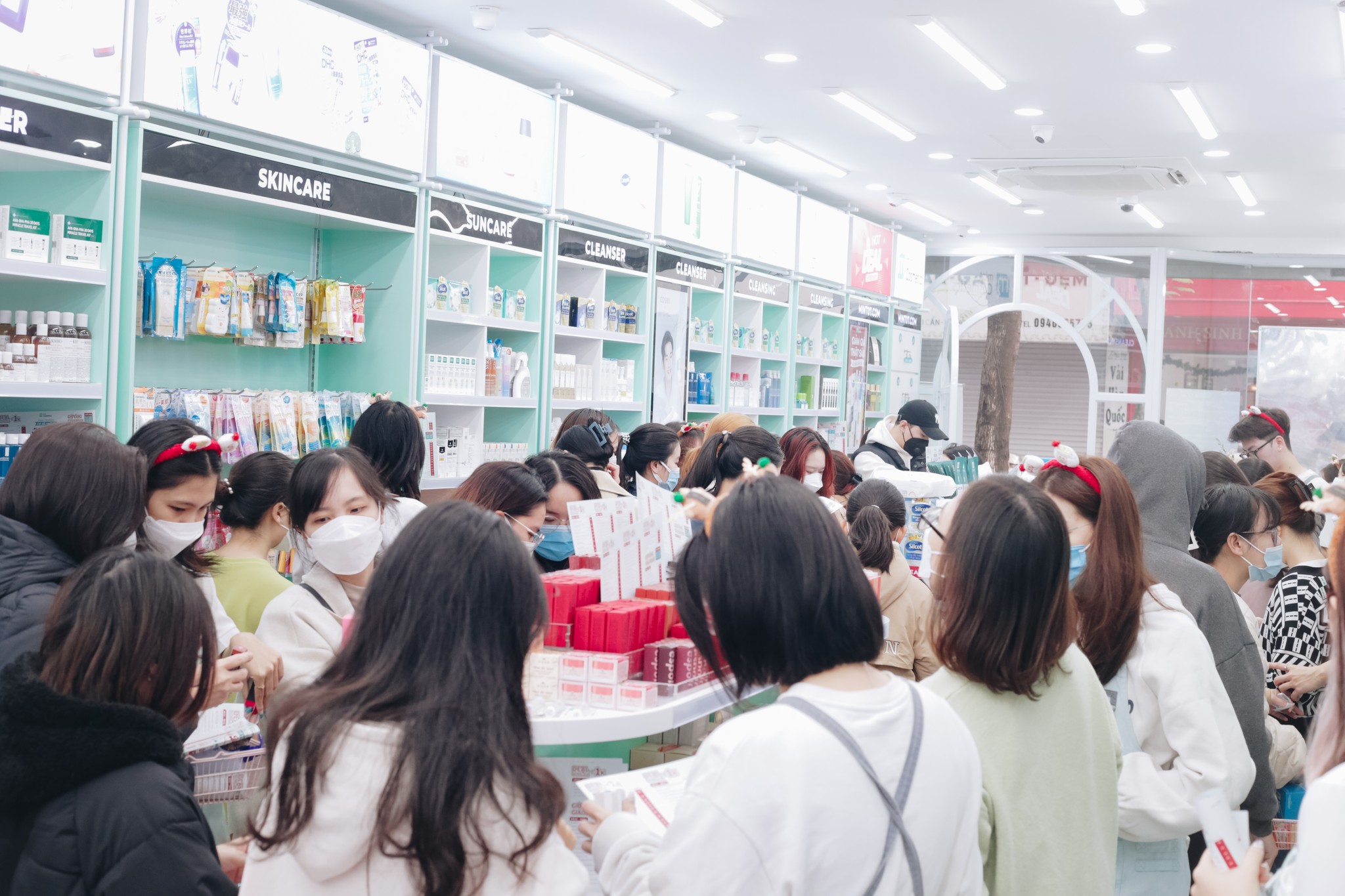 Không Khí Hân Hoan Trong Ngày Khai Trương Đầu Tiên Mint Đội Cấn Không Khí Hân Hoan Trong Ngày Khai Trương Đầu Tiên Mint Đội Cấn