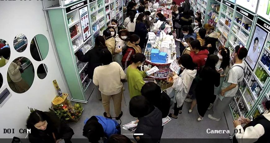 Không Khí "Trẩy Hội" Tại Mint Đội Cấn Với Chương Trình SALE UPTO 17%
