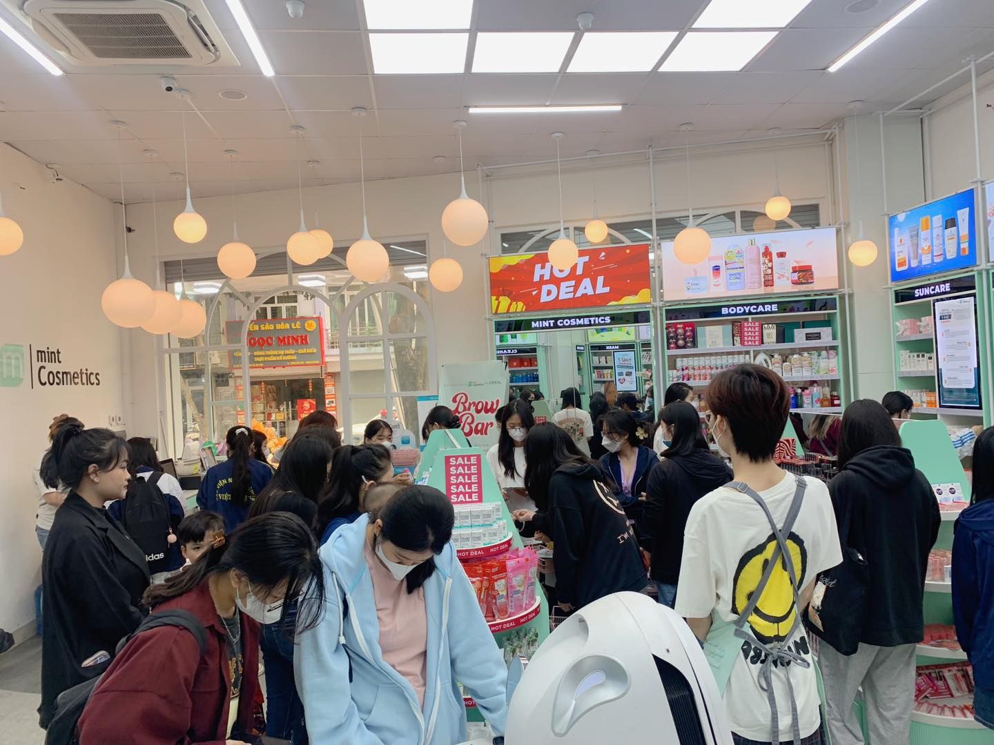 Không Khí Săn Deal Giờ Vàng Tại Mint Gia Lâm