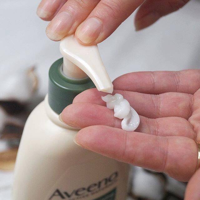 COMBO 1 SỮA DƯỠNG AVEENO DAILY MOISTURIZING 354ML + 1 TÚI AVEENO