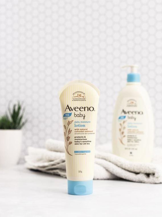 COMBO 1 SỮA DƯỠNG AVEENO BABY DAILY MOISTURE 227G + 1 TÚI AVEENO + 1 KEM DƯỠNG 15G