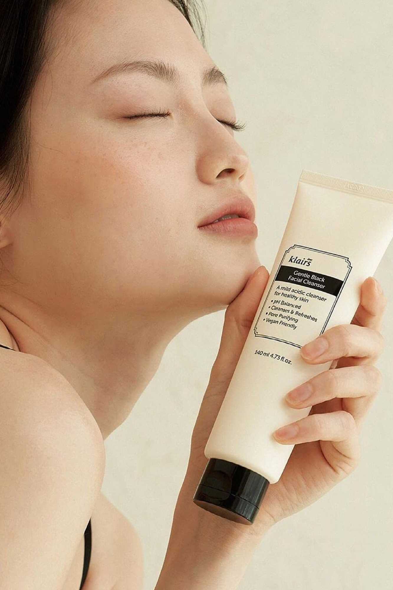 Sữa Rửa Mặt Klairs Gentle Black Facial Cleanser 140ml Sữa Rửa Mặt Klairs Gentle Black Facial Cleanser 140ml