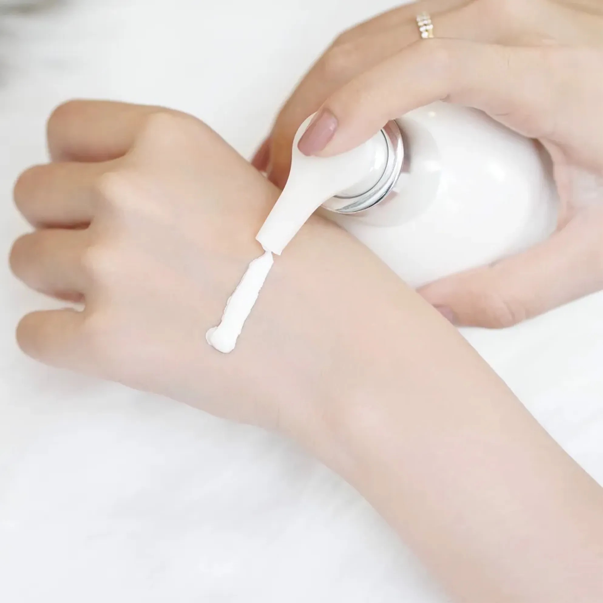 Caryophy Glass Skin In Shower Body Tone-Up Cream 330g